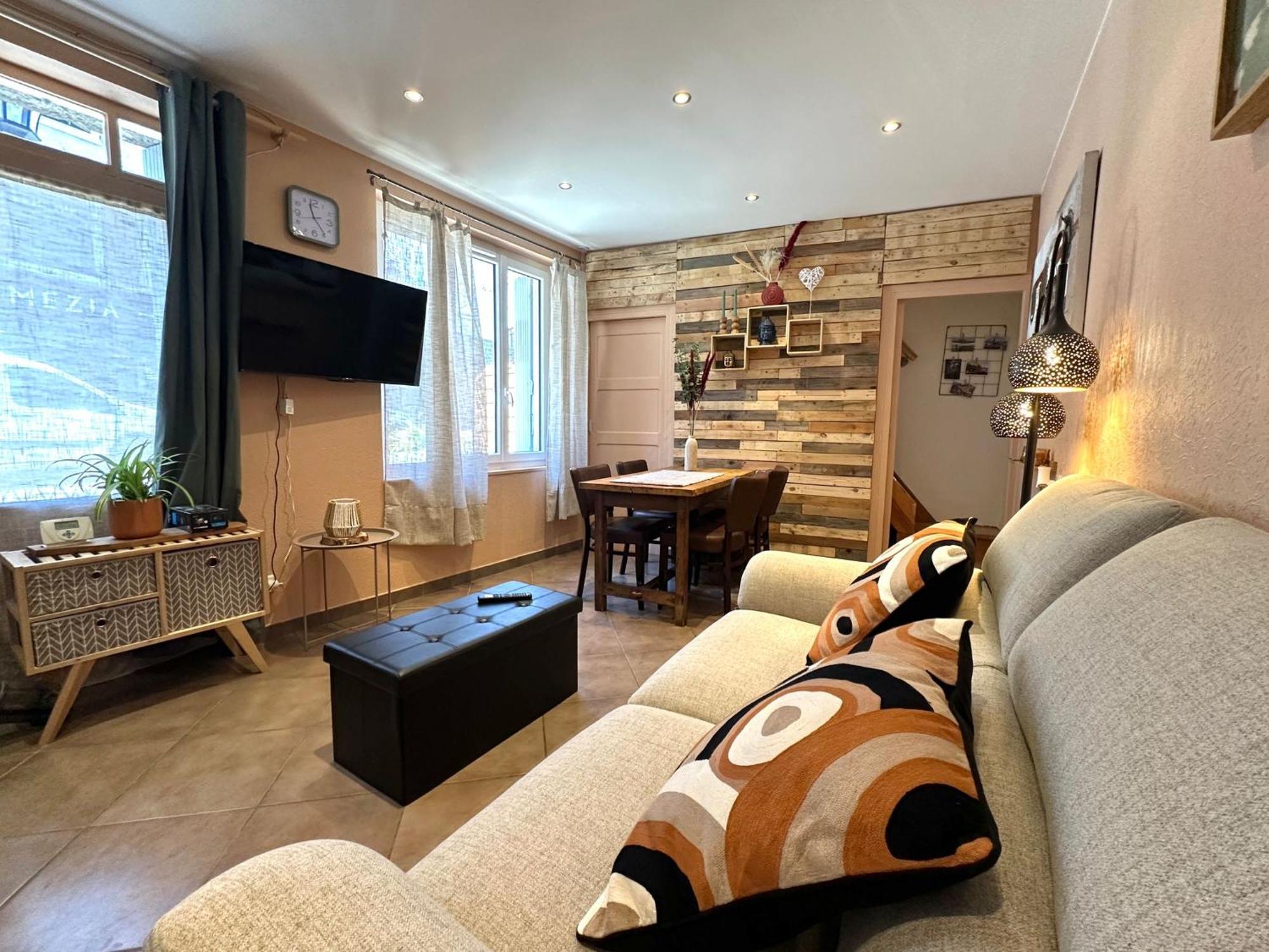 Maison De Bourg Pres Du Chateau Holiday home *